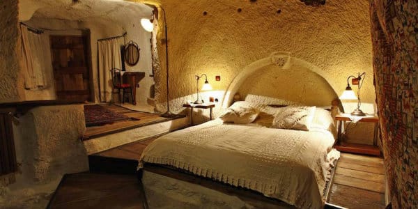 hotel scavati nella roccia iet 1