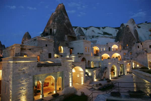 hotel scavati nella roccia iet